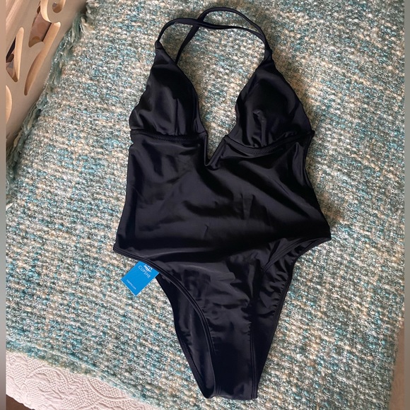 Deep V Neck Crisscross One-piece Swimsuit - Picture 4 of 5